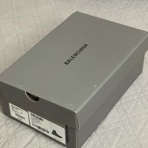 BALENCIAGA shoes box size EUR 38
